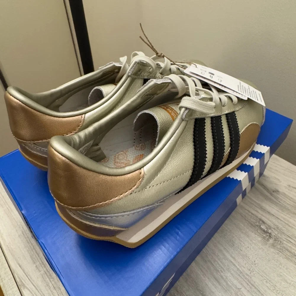 Adidas Country OG Women's Silver and Gold Sneakers - Picture 6 of 6